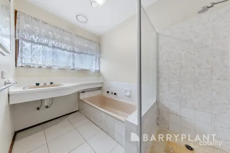Property photo of 4 Selsey Court St Albans VIC 3021