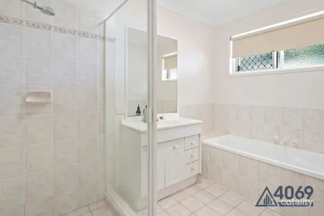 Property photo of 9 Regency Place Kenmore Hills QLD 4069