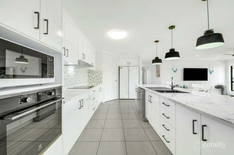 Property photo of 7 The Promenade Boyne Island QLD 4680