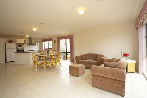 Property photo of 18 Gleneagles Avenue Tarneit VIC 3029