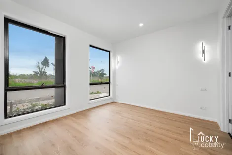 Property photo of 12 Mimicus Drive Wollert VIC 3750