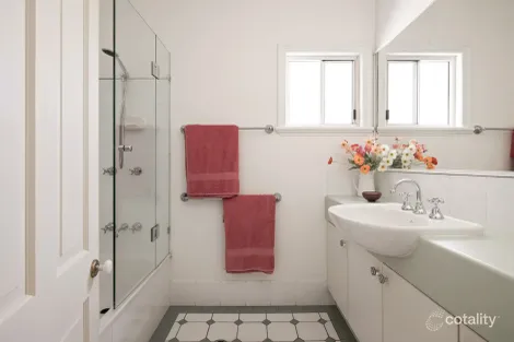 Property photo of 30 Saunders Street Indooroopilly QLD 4068