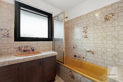 Property photo of 35 Willow Drive Avondale Heights VIC 3034