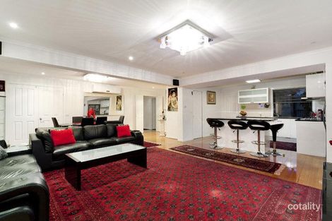 Property photo of 42 John Edgcumbe Way Endeavour Hills VIC 3802