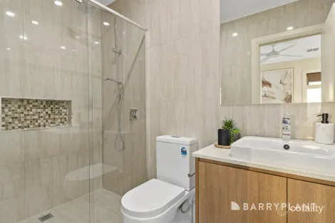 Property photo of 1/11 Attenborough Square Wantirna VIC 3152