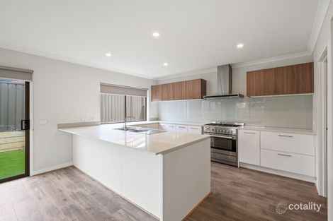 Property photo of 2 Sursum Place Clyde VIC 3978