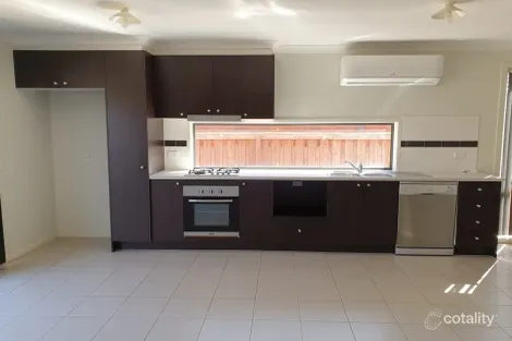 Property photo of 28 Narung Way Wyndham Vale VIC 3024