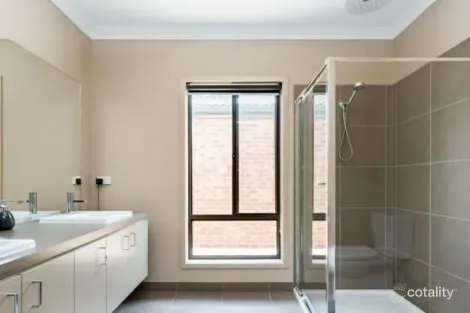 Property photo of 18 Cortula Road Cranbourne East VIC 3977