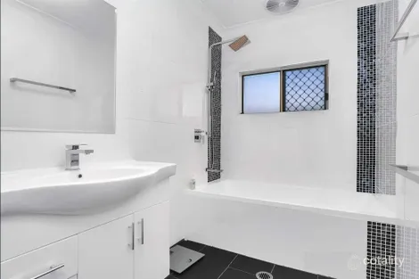 Property photo of 9 Bee Close Bentley Park QLD 4869