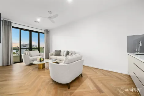 Property photo of 44 Knightsbridge Parade West Paradise Point QLD 4216