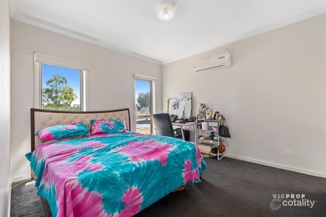 Property photo of 11 Hinkler Crescent Brookfield VIC 3338