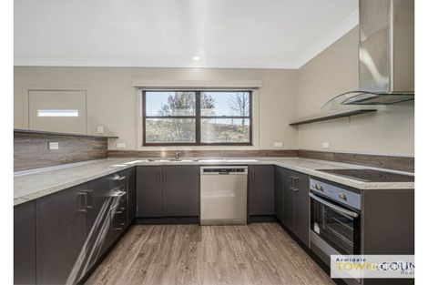 2/22 Samuelson Cres, Armidale, NSW 2350