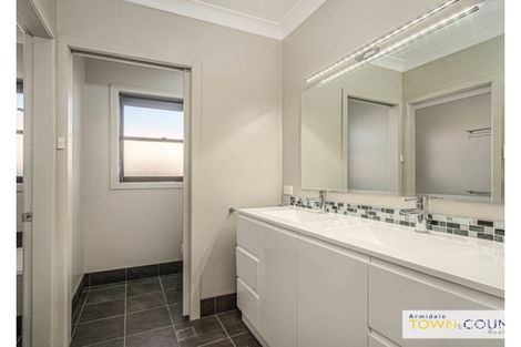 Property photo of 2/22 Samuelson Crescent Armidale NSW 2350