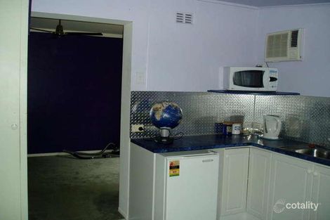 Property photo of 2 Wilcox Close Manoora QLD 4870