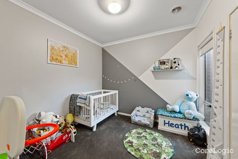Property photo of 18 Clydevale Avenue Clyde North VIC 3978