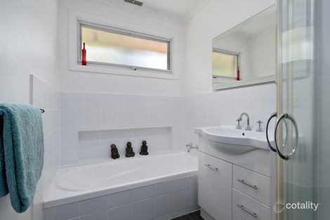 Property photo of 25 Ross Pincott Drive Mooroolbark VIC 3138