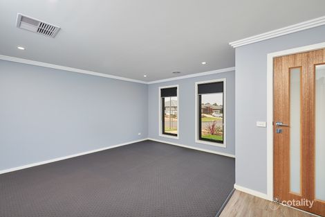 Property photo of 27 Strickland Drive Boorooma NSW 2650