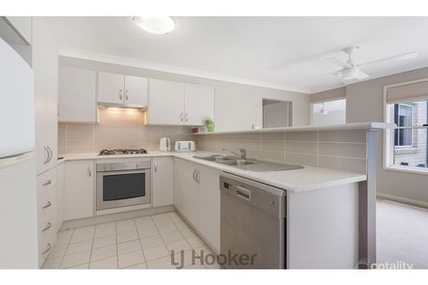Property photo of 31 Harmony Crescent Mount Hutton NSW 2290