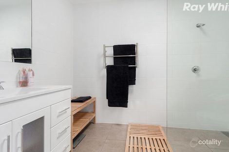 Property photo of 28 Thomas Place Pakenham VIC 3810
