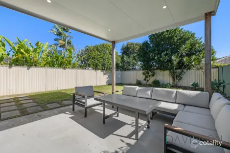 1/8 Crimson Ct, Miami, QLD 4220
