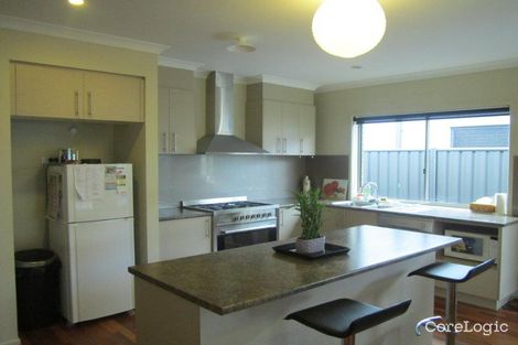 Property photo of 14 Mullein Bend Cranbourne North VIC 3977