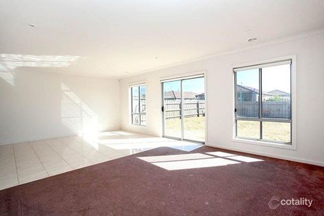 Property photo of 16 McDougall Place Truganina VIC 3029