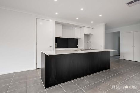Property photo of 7 Golden Banksia Drive Officer VIC 3809