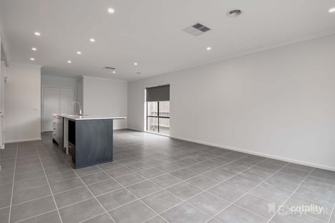 Property photo of 7 Golden Banksia Drive Officer VIC 3809