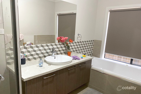 Property photo of 70 Spirit Boulevard Cranbourne East VIC 3977