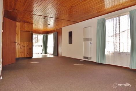 Property photo of 6 Malnham Crescent Newborough VIC 3825