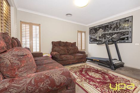 Property photo of 5 Woodbury Avenue Caroline Springs VIC 3023