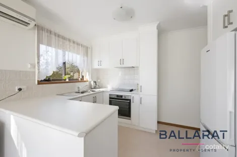 Property photo of 9 Highfield Avenue Mount Clear VIC 3350