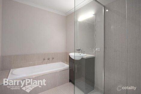 Property photo of 9 Bittern Link Pakenham VIC 3810