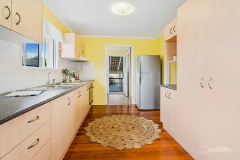 Property photo of 71 Stratton Terrace Wynnum QLD 4178