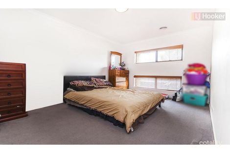 Property photo of 34 Cockatiel Circuit Craigieburn VIC 3064