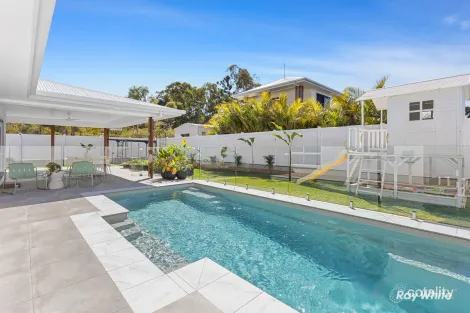 8 CONICAL ROCKS AVE, PACIFIC HEIGHTS, QLD 4703
