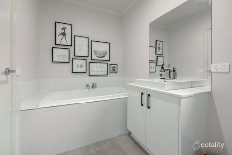 Property photo of 11/16 Sylvanwood Crescent Narre Warren VIC 3805