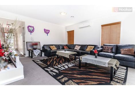 Property photo of 34 Cockatiel Circuit Craigieburn VIC 3064