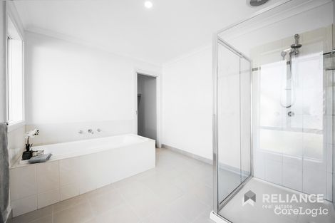 Property photo of 3 Watersedge Cove Point Cook VIC 3030