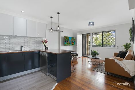 Property photo of 2/288 Cornwall Street Stones Corner QLD 4120