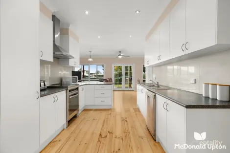 Property photo of 8 Dagonet Street Strathmore VIC 3041