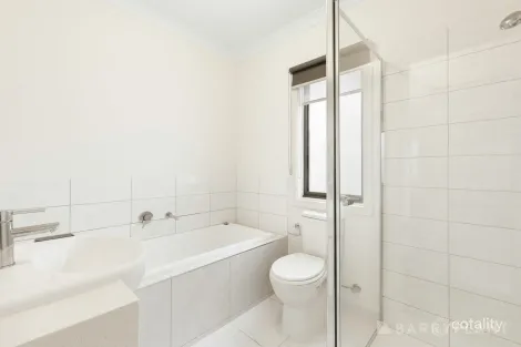 Property photo of 33 Lithgow Way Mooroolbark VIC 3138