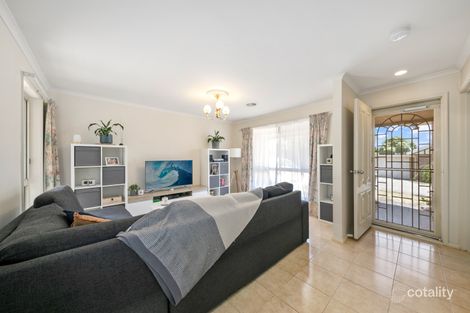 Property photo of 4/8 Monteith Crescent Endeavour Hills VIC 3802