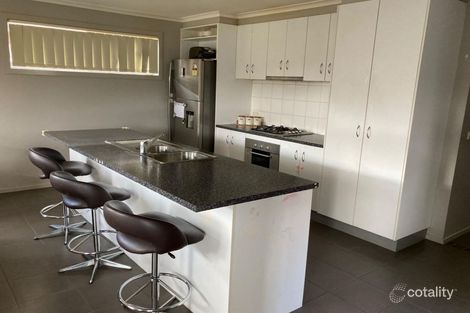 Property photo of 16 Kingbird Avenue Tarneit VIC 3029