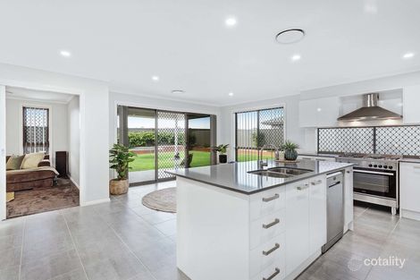 Property photo of 20 Pandanus Circuit Bolwarra NSW 2320