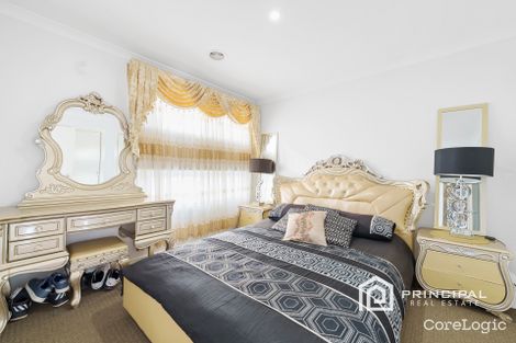 Property photo of 35 Renlik Circuit Cranbourne North VIC 3977