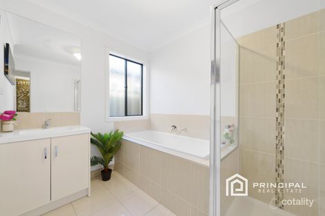 Property photo of 35 Renlik Circuit Cranbourne North VIC 3977