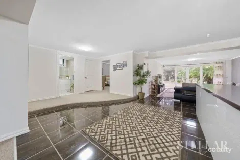 Property photo of 8 Olive Road Devon Meadows VIC 3977