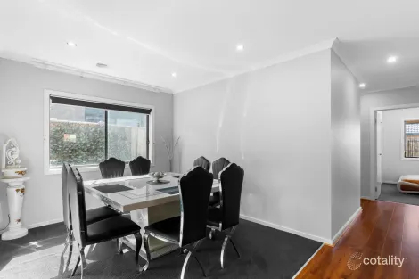 Property photo of 33 Squadron Road Point Cook VIC 3030