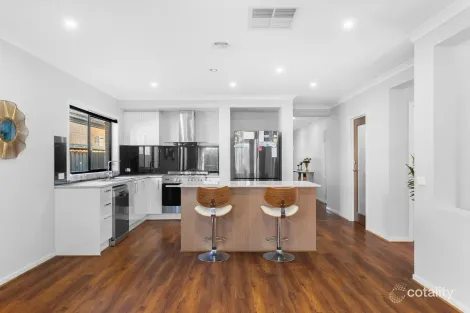 Property photo of 33 Squadron Road Point Cook VIC 3030